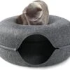 Merkloos A.K.A. Kattentunnel En Kattenmand In-1 – Kattenspeelgoed Speeltunnel Kattenhuis – Kattenhol Rond Kattenspeeltjes - Cat Cave Donut - Antraciet Vilt -Huisdierenserie Winkel 1200x1019 1